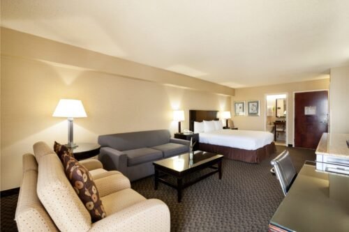 Radisson Hotel JFK Airport Jr. suite