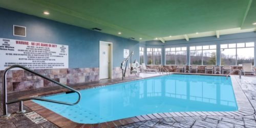 Holiday Inn Express & Suites Bremen pool area