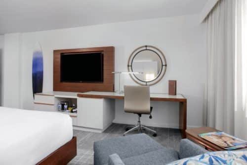 Doubletree Deerfield Florida king guestroom workstation