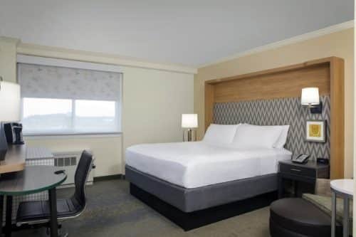 Holiday Inn Binghamton new king room