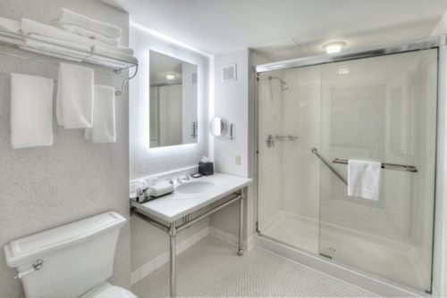 Sheraton Hotel at Baltimore Washington Airport bathroom