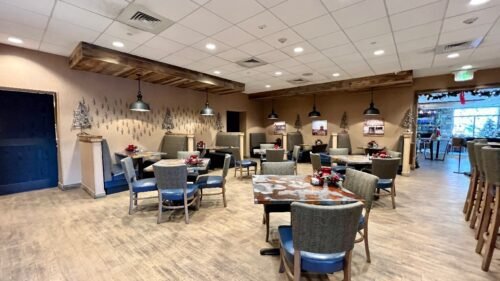 Holiday Inn Hotel Near Blue Ridge Parkway lounge area