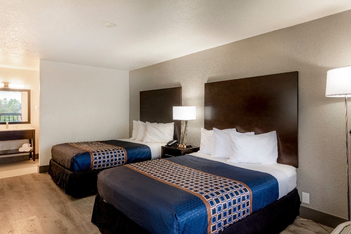 Hotel Close to Universal Studios Orlando FL bedroom area
