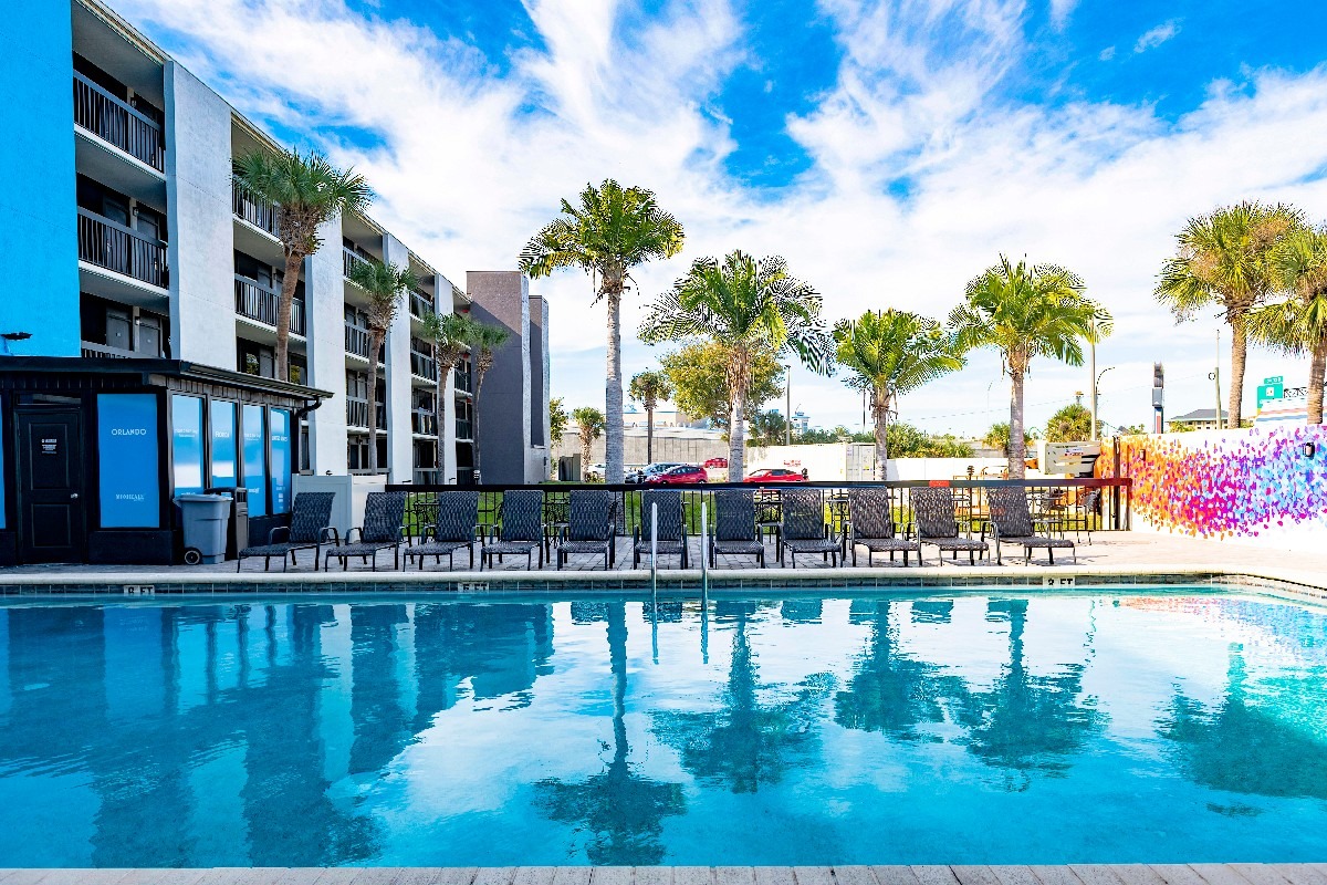 Hotel Close to Universal Studios Orlando FL pool area