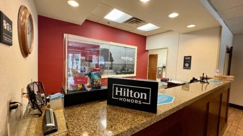 Hampton Inn Mount Dora front desk