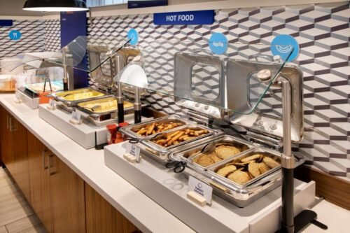 Holiday Inn Express and Suites Orlando South Lake Buena Vista Breakfast area
