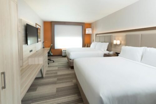 Holiday Inn Express and Suites Orlando South Lake Buena Vista room with two beds