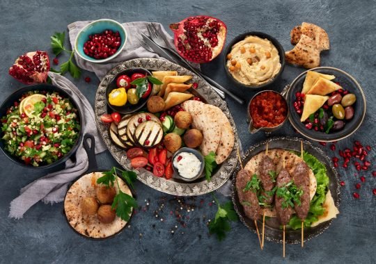 How to Find Affordable Eats While Traveling as a Student: 7 Insights