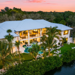 Florida’s Most Stunning Beachfront Rentals for Your Next Escape 4 Florida’s Most Stunning Beachfront Rentals for Your Next Escape