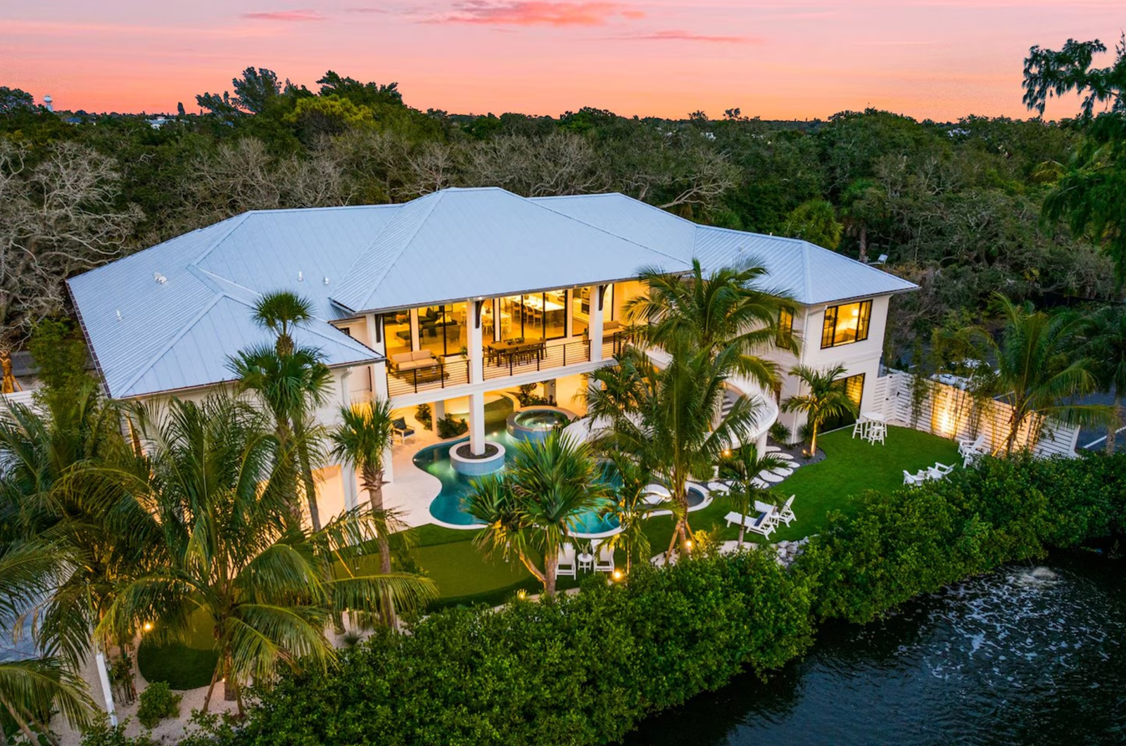 Florida’s Most Stunning Beachfront Rentals for Your Next Escape 6 This luxury rental home on Siesta Key is located on Sabal Lake, which is a tidal lake that is fed directly from Sarasota Bay