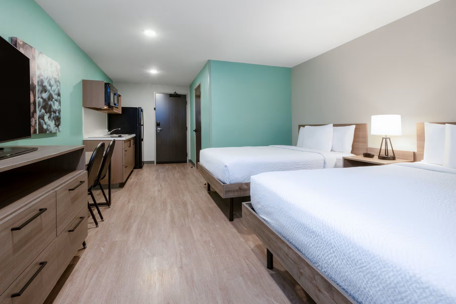 ECHO Suites Extended Stay Arrives in Naples Florida: A Smart New Option for Long-Stay Travelers 4 ECHO Suites Extended Stay Naples Florida bedroom suite