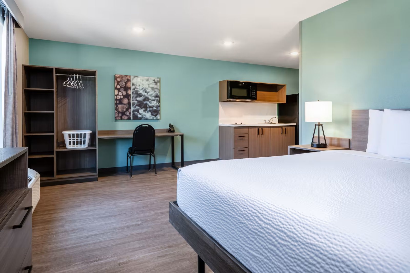 ECHO Suites Extended Stay Arrives in Naples Florida: A Smart New Option for Long-Stay Travelers 3 ECHO Suites Extended Stay Naples Florida bedroom