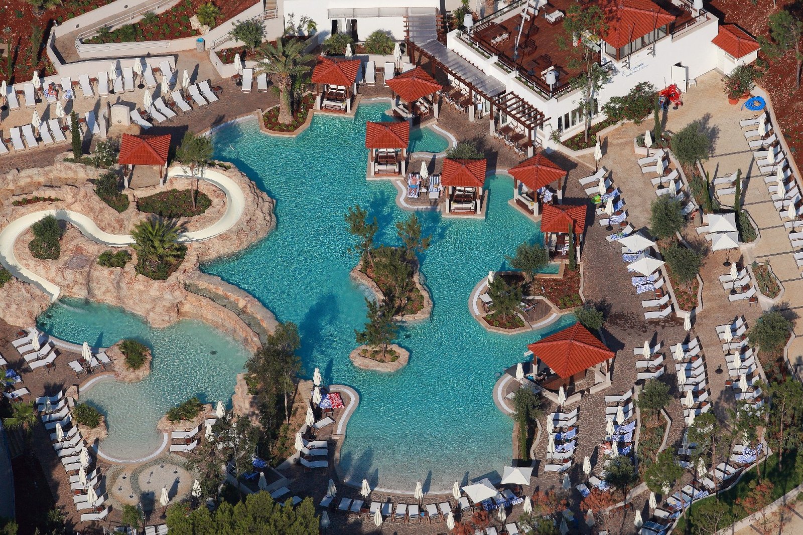 The Pool Complex That Continues to Draw Visitors